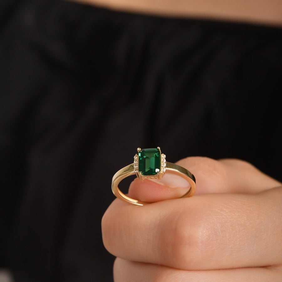 9ct Gold Emerald-Cut Gemstone Ring - Size P