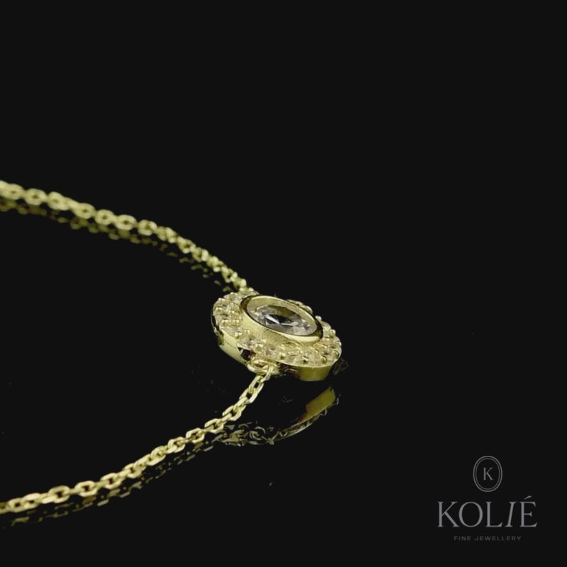 Kolié 9ct yellow gold bracelet with a clear cubic zirconia centerpiece on a fine chain for an elegant addition to any wardrobe.