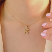 Video of the 14ct gold balloon dog pendant on a model, highlighting its size and versatility.